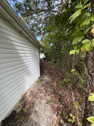 16 Temple Lane, Branson West, MO 65737