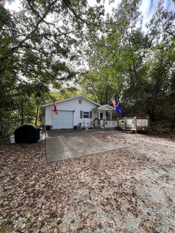 16 Temple Lane, Branson West, MO 65737