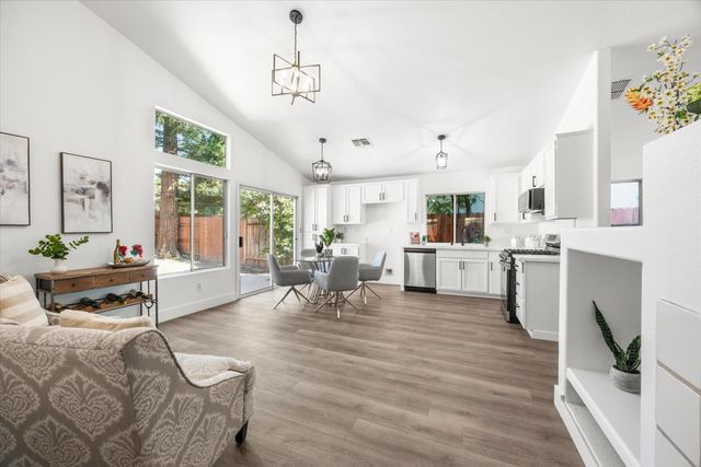 8087 Primoak Way, Elk Grove, CA 95758