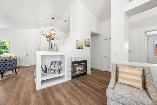 8087 Primoak Way, Elk Grove, CA 95758