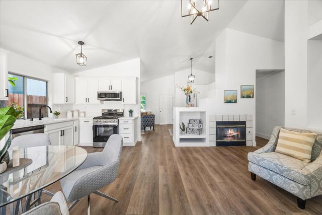 8087 Primoak Way, Elk Grove, CA 95758
