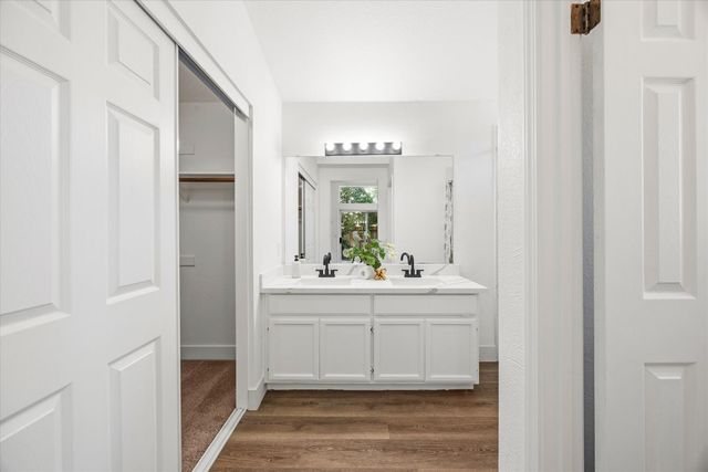 8087 Primoak Way, Elk Grove, CA 95758