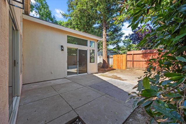 8087 Primoak Way, Elk Grove, CA 95758