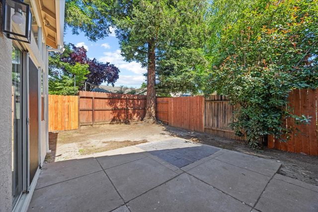 8087 Primoak Way, Elk Grove, CA 95758