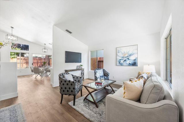 8087 Primoak Way, Elk Grove, CA 95758