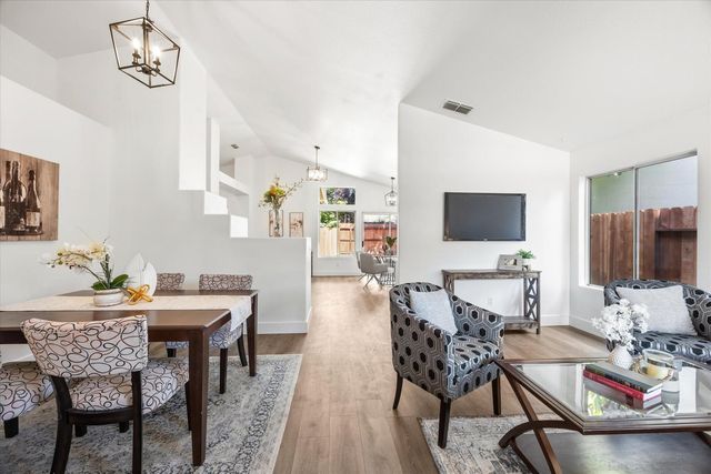 8087 Primoak Way, Elk Grove, CA 95758