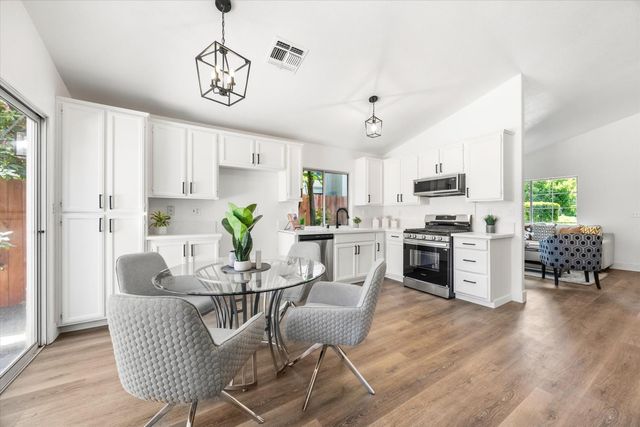 8087 Primoak Way, Elk Grove, CA 95758