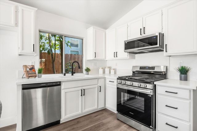 8087 Primoak Way, Elk Grove, CA 95758