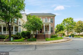 9776 MAPLE TRACE CIR, Fairfax, VA 22032