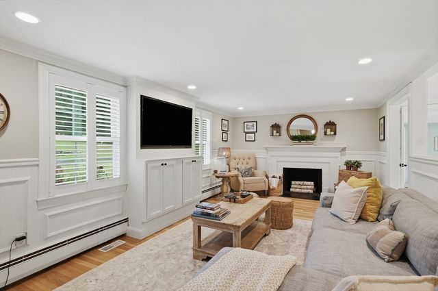 9 Tapley Rd, Lynnfield, MA 01940
