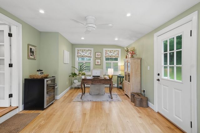 9 Tapley Rd, Lynnfield, MA 01940