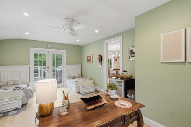 9 Tapley Rd, Lynnfield, MA 01940
