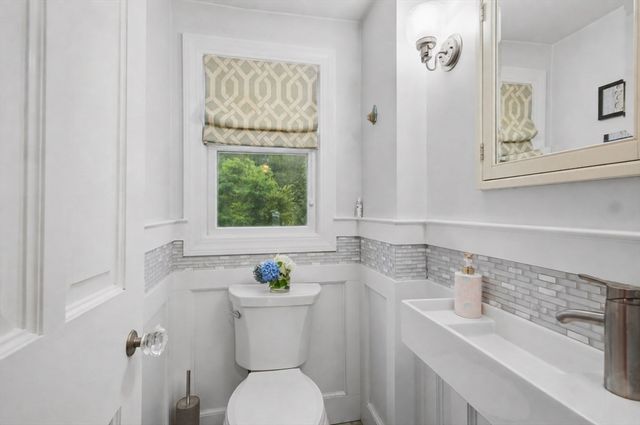 9 Tapley Rd, Lynnfield, MA 01940