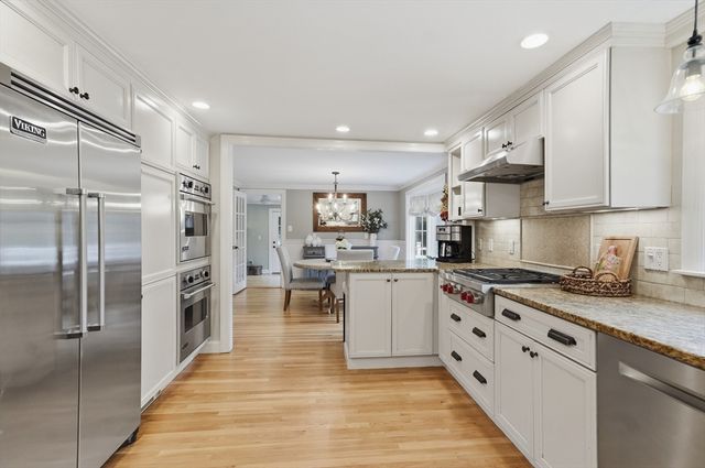 9 Tapley Rd, Lynnfield, MA 01940