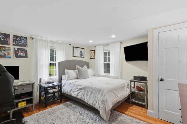 9 Tapley Rd, Lynnfield, MA 01940