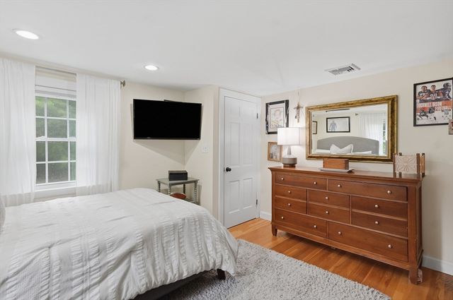9 Tapley Rd, Lynnfield, MA 01940