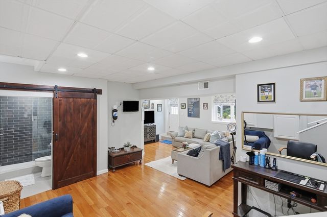 9 Tapley Rd, Lynnfield, MA 01940