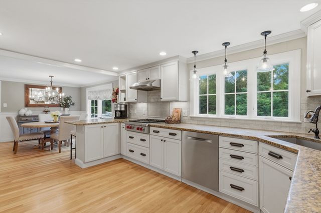 9 Tapley Rd, Lynnfield, MA 01940