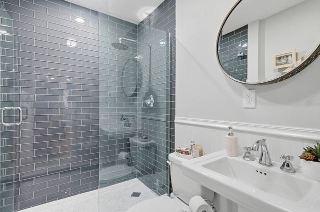 9 Tapley Rd, Lynnfield, MA 01940