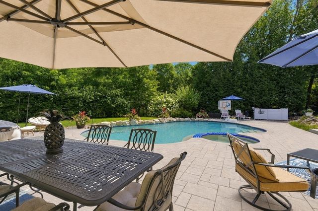 9 Tapley Rd, Lynnfield, MA 01940