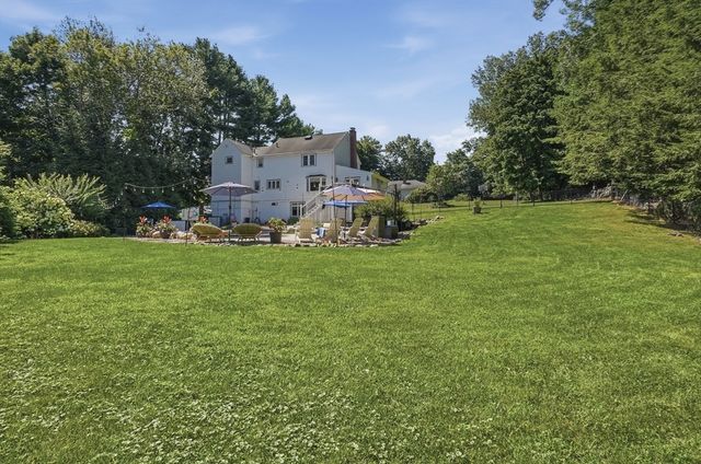 9 Tapley Rd, Lynnfield, MA 01940