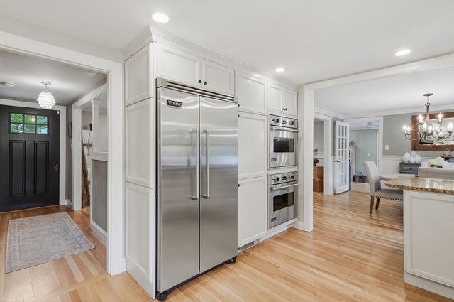 9 Tapley Rd, Lynnfield, MA 01940