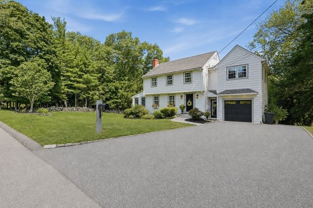 9 Tapley Rd, Lynnfield, MA 01940