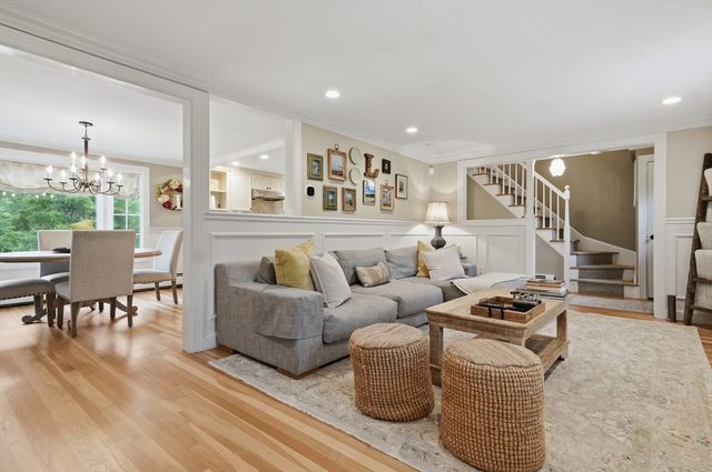 9 Tapley Rd, Lynnfield, MA 01940