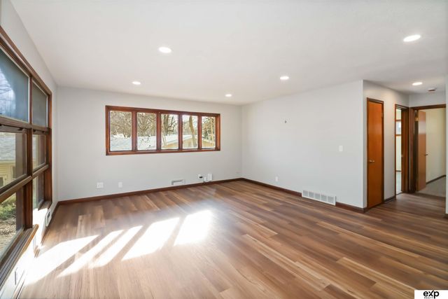 728 Eastridge Drive, Lincoln, NE 68510