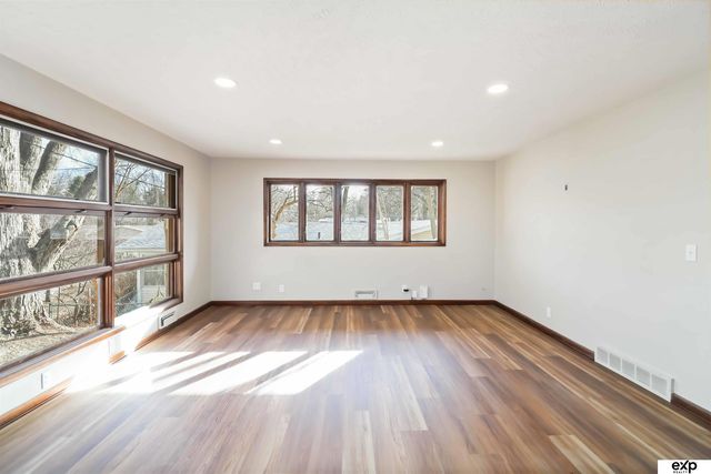 728 Eastridge Drive, Lincoln, NE 68510