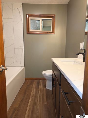 728 Eastridge Drive, Lincoln, NE 68510