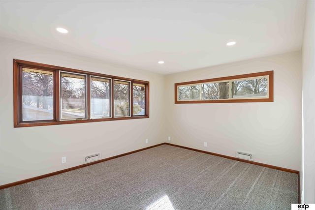 728 Eastridge Drive, Lincoln, NE 68510