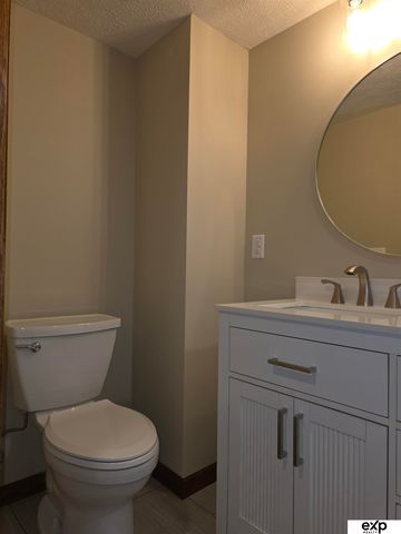 728 Eastridge Drive, Lincoln, NE 68510