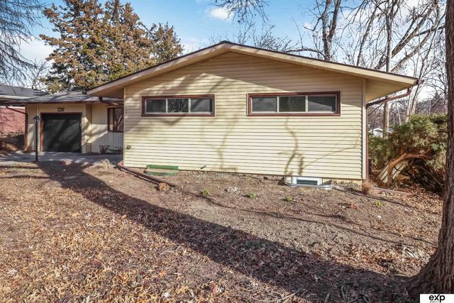 728 Eastridge Drive, Lincoln, NE 68510