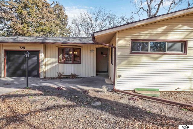 728 Eastridge Drive, Lincoln, NE 68510