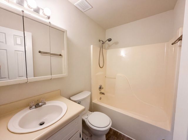 1305 Jared Ray Dr, Clarksville, TN 37042