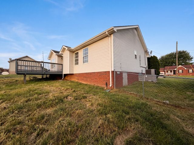 1305 Jared Ray Dr, Clarksville, TN 37042