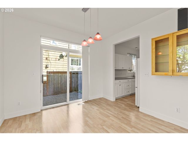 1703 Se CLINTON St, Portland, OR 97202