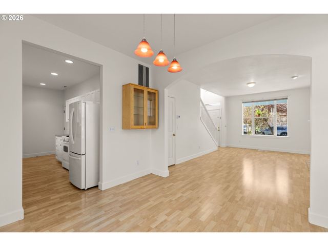 1703 Se CLINTON St, Portland, OR 97202