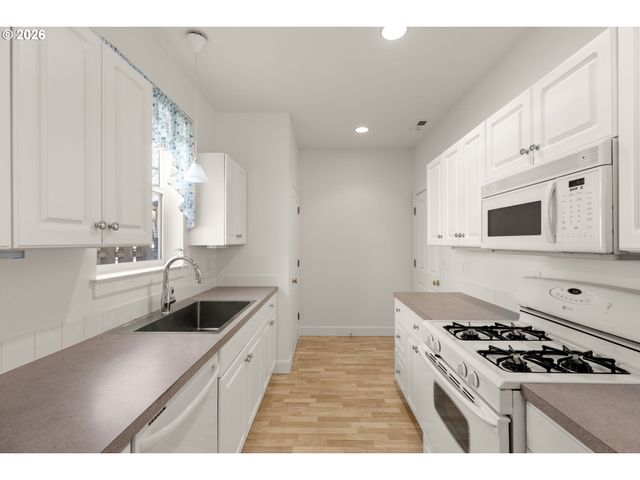 1703 Se CLINTON St, Portland, OR 97202