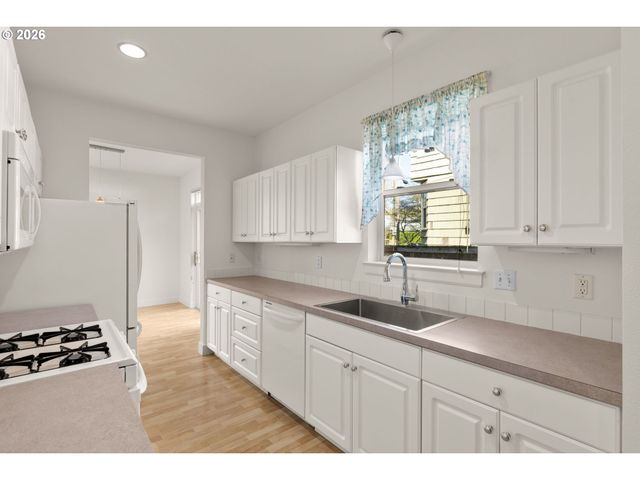 1703 Se CLINTON St, Portland, OR 97202