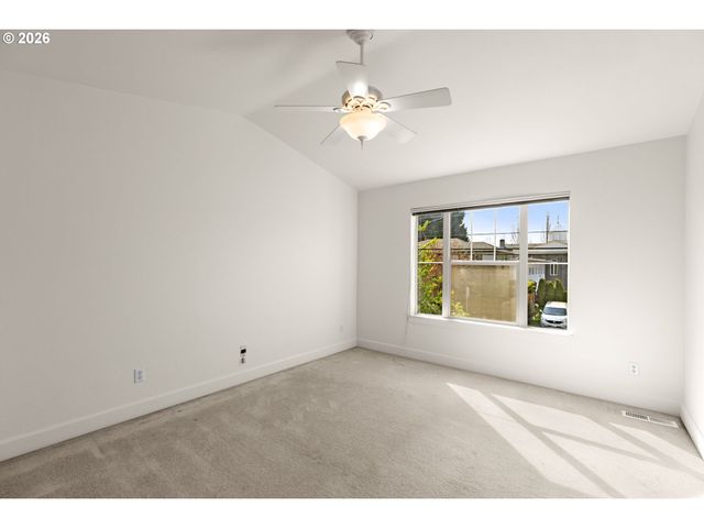 1703 Se CLINTON St, Portland, OR 97202