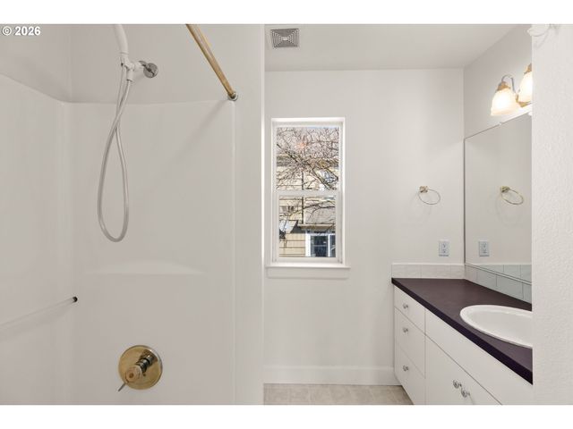 1703 Se CLINTON St, Portland, OR 97202