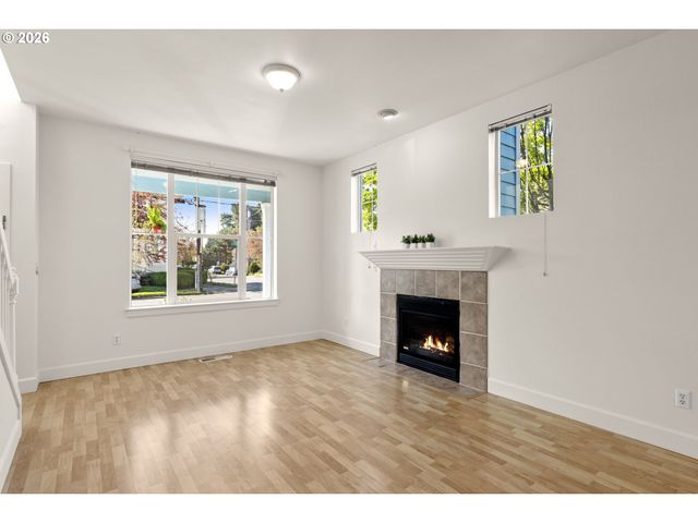 1703 Se CLINTON St, Portland, OR 97202