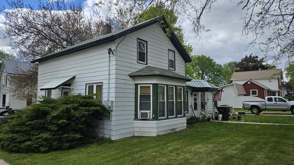 215 S 4th STREET E, Fort Atkinson, WI 53538