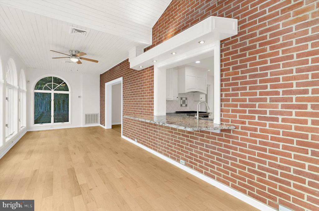 Image 13 of property listing at 508 ASHBERRY LN, Severna Park, MD 21146