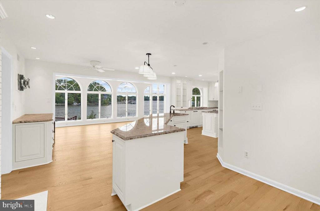 Image 15 of property listing at 508 ASHBERRY LN, Severna Park, MD 21146