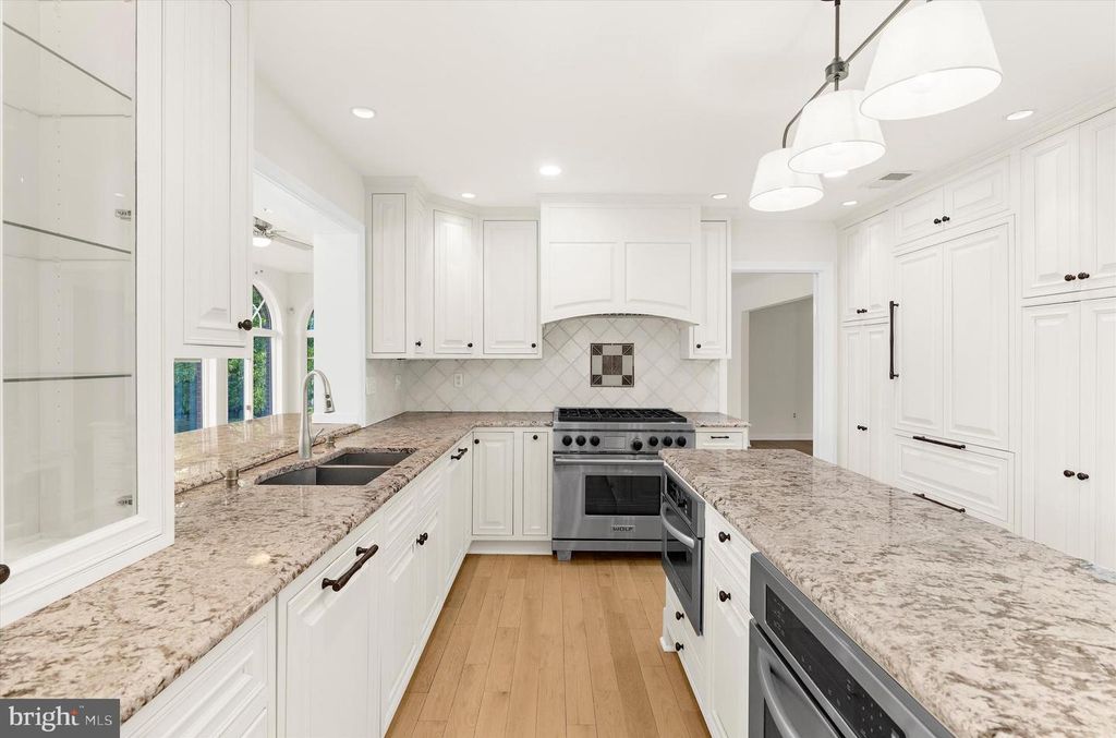 Image 17 of property listing at 508 ASHBERRY LN, Severna Park, MD 21146