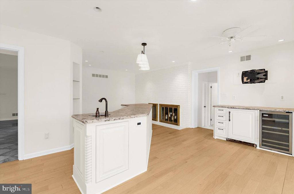 Image 18 of property listing at 508 ASHBERRY LN, Severna Park, MD 21146