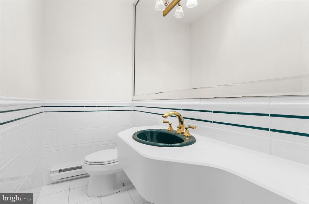 Image 29 of property listing at 508 ASHBERRY LN, Severna Park, MD 21146